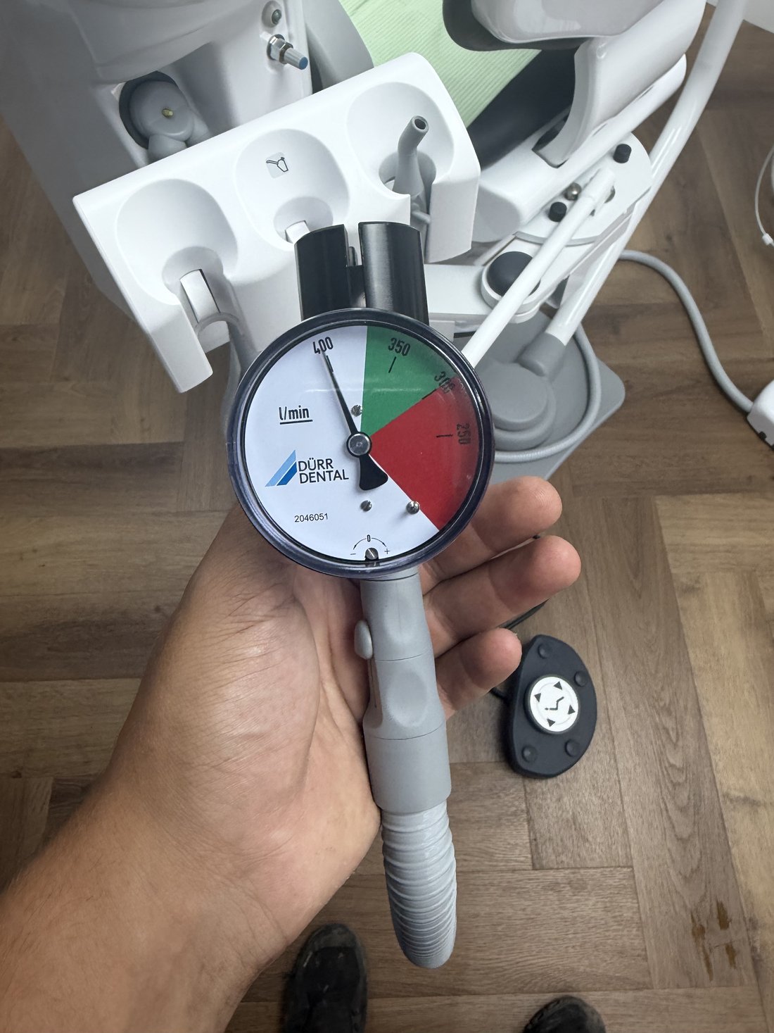 D&uuml;rr Dental suction flow-rate test during a dental equipment service